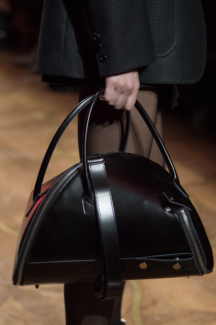 Junya Watanabe A/W 2020 asymmetric handbag – detail | Recente Studio