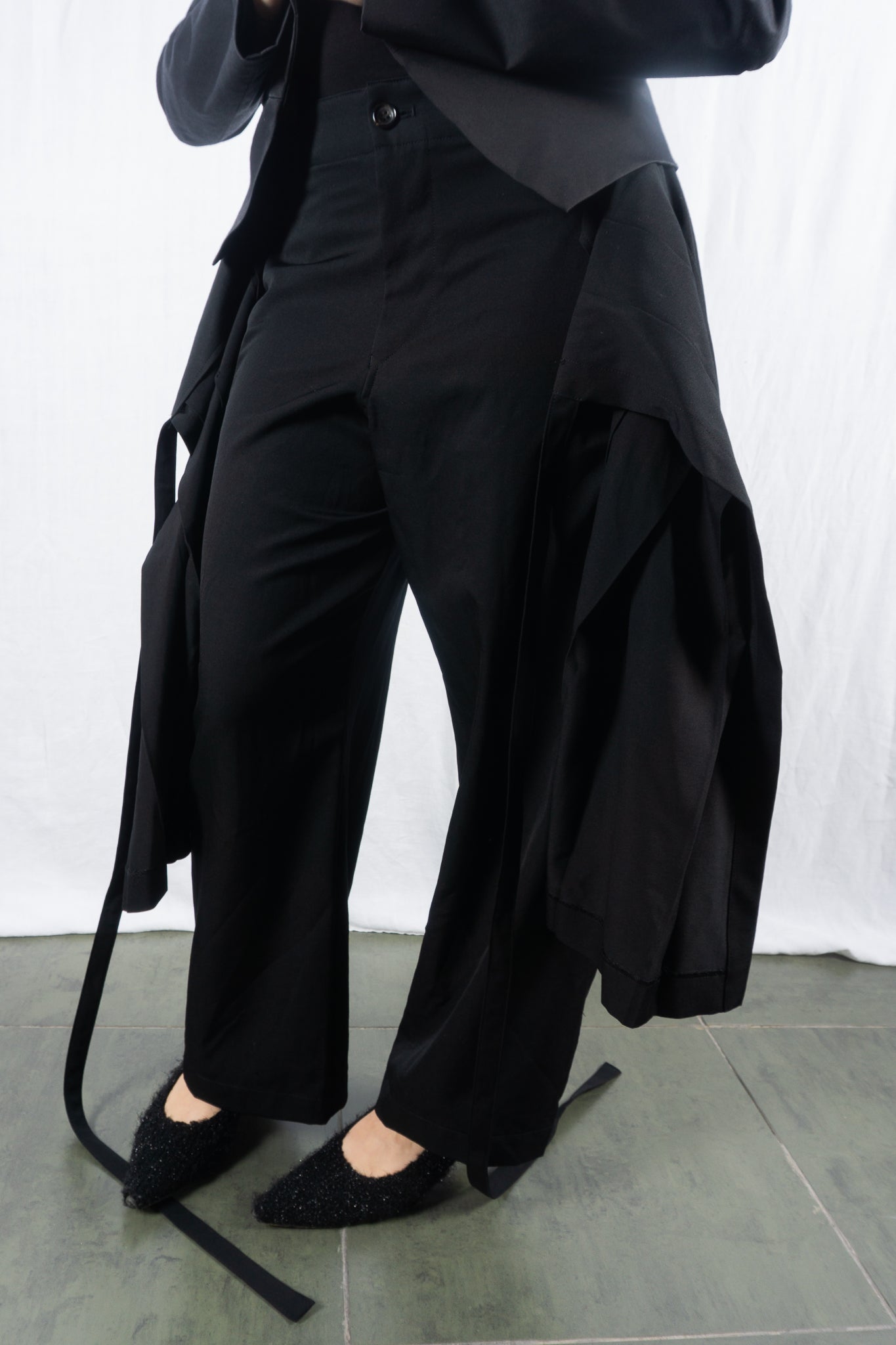Comme des Garçons A/W 2006 skirt pants – open view | Recente Studio