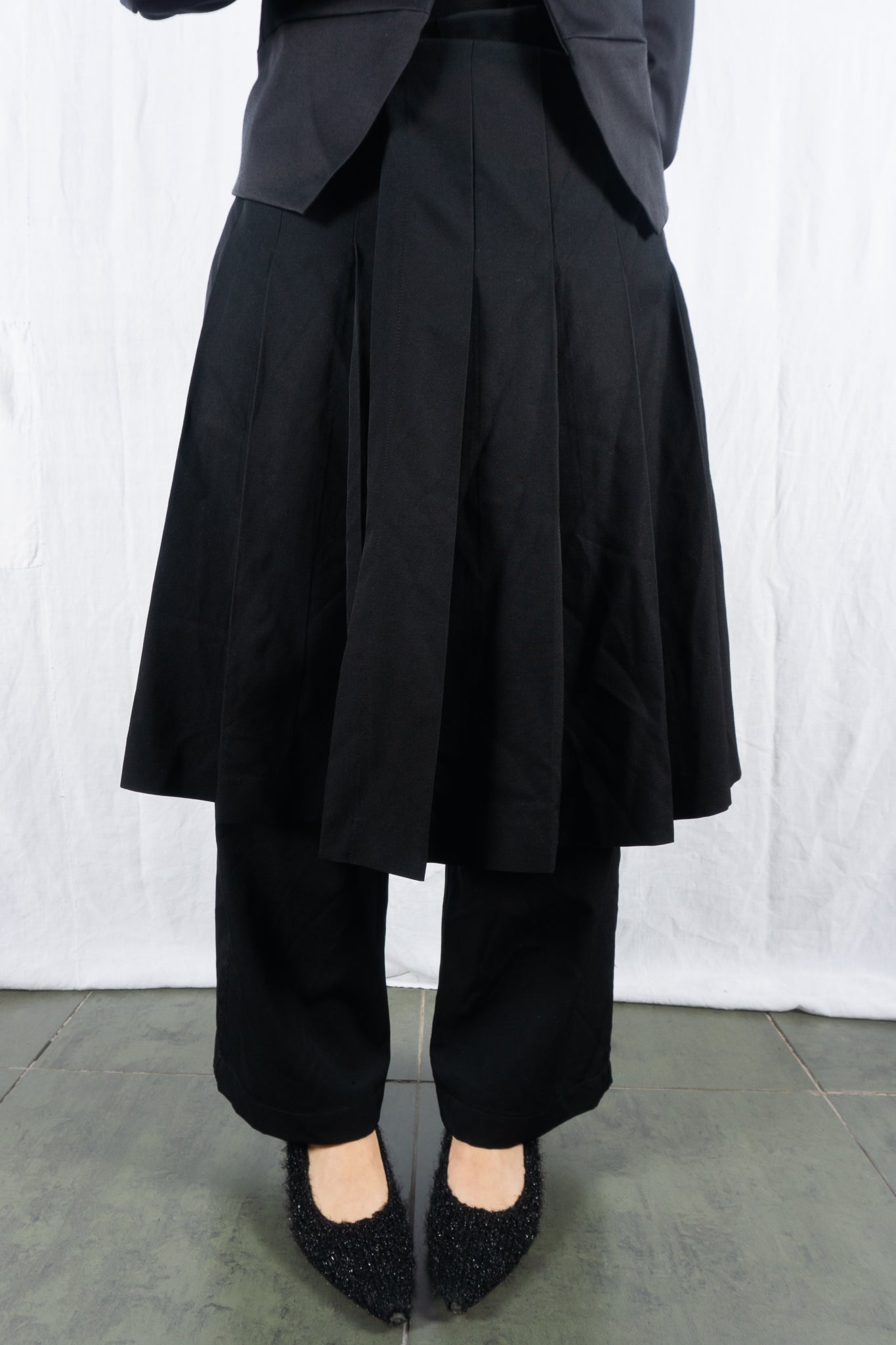 Comme des Garçons A/W 2006 skirt pants – front view | Recente Studio