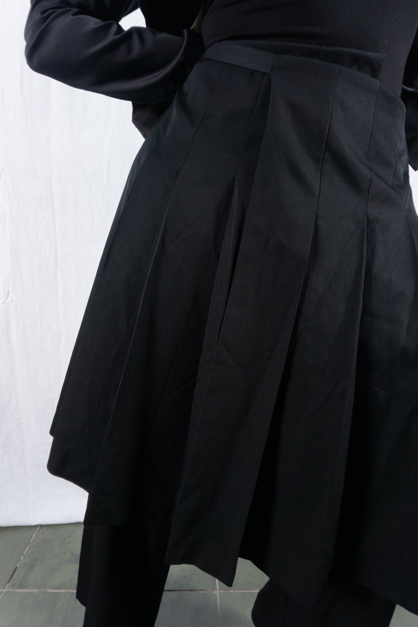 Comme des Garçons AW06 skirt pants – hem detail | Recente Studio