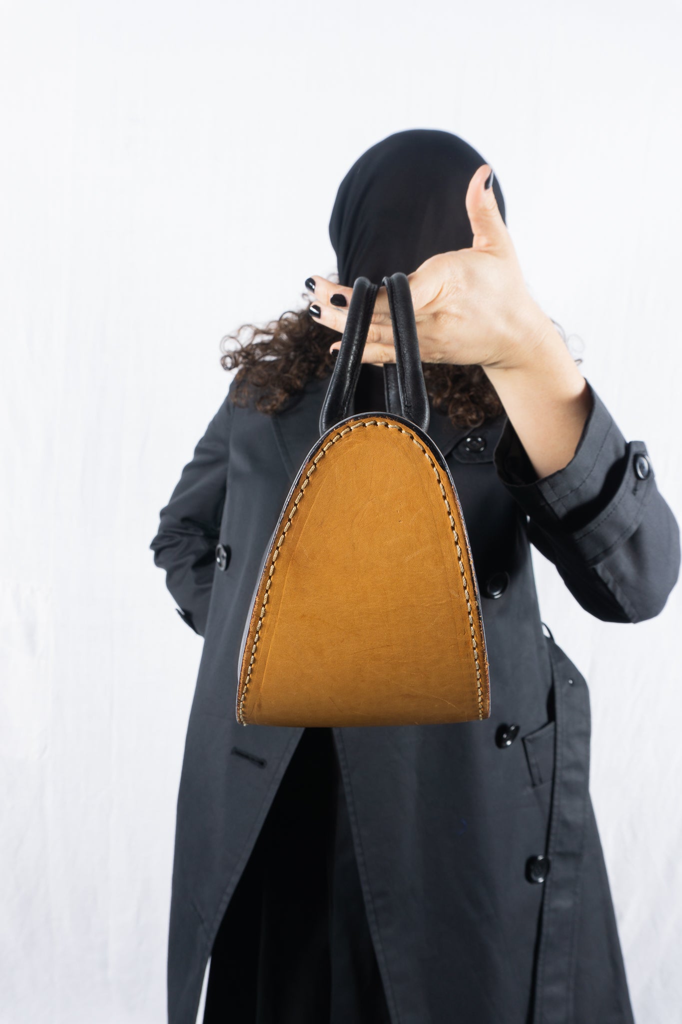 Masakï Matsushïma 1990s arc leather handbag – worn view | Recente Studio