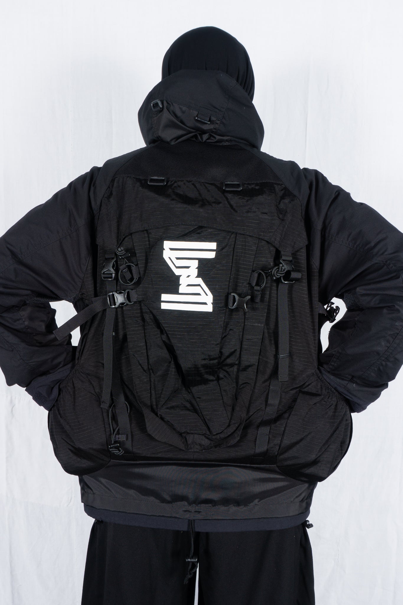 Junya Watanabe Man AW23 hybrid backpack jacket – backpack detail | Recente Studio