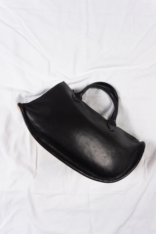 Masakï Matsushïma 1990s arc leather handbag – front view | Recente Studio