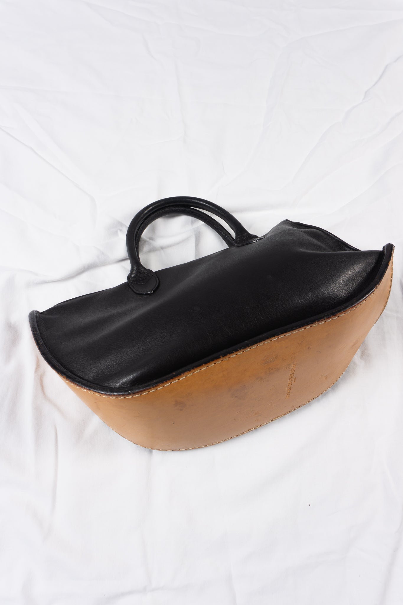 Masakï Matsushïma 1990s arc leather handbag – back view | Recente Studio