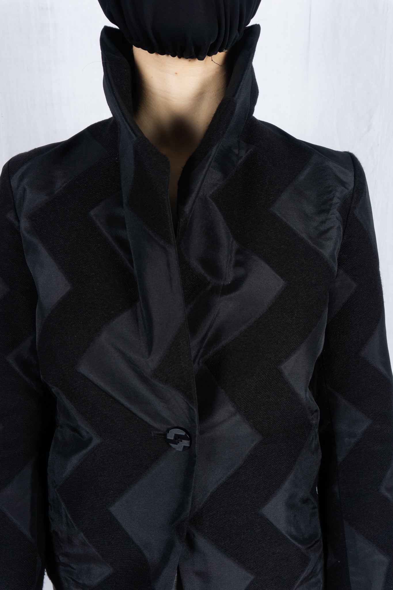 Issey Miyake A/W 2011 inserts blazer – side view | Recente Studio