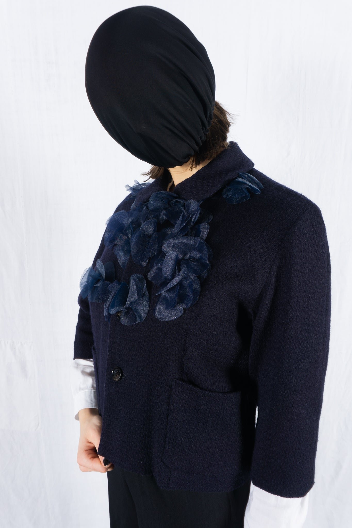 robe de chambre Comme des Garçons A/W 1999 cropped coat – collar detail | Recente Studio
