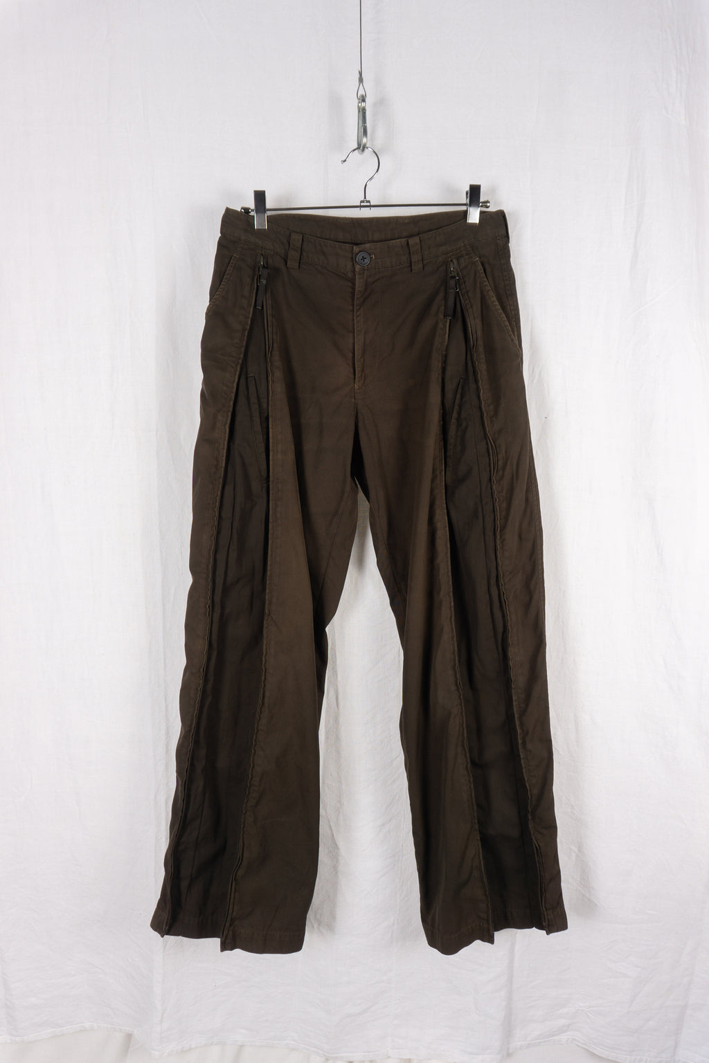 Issey Miyake Men A/W 1999 parachute pants green – side view | Recente Studio