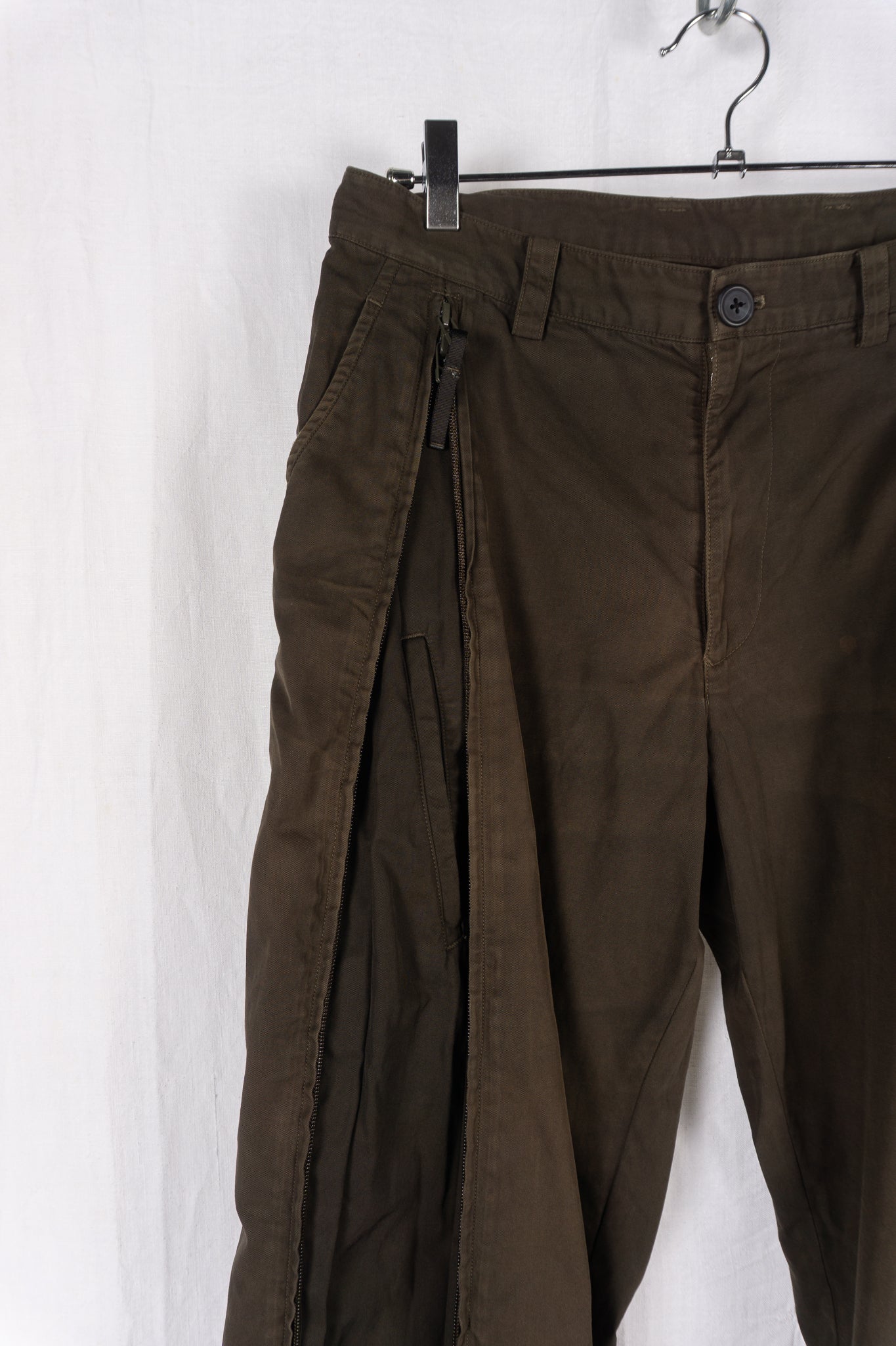 Issey Miyake Men A/W 1999 parachute pants green – full length | Recente Studio