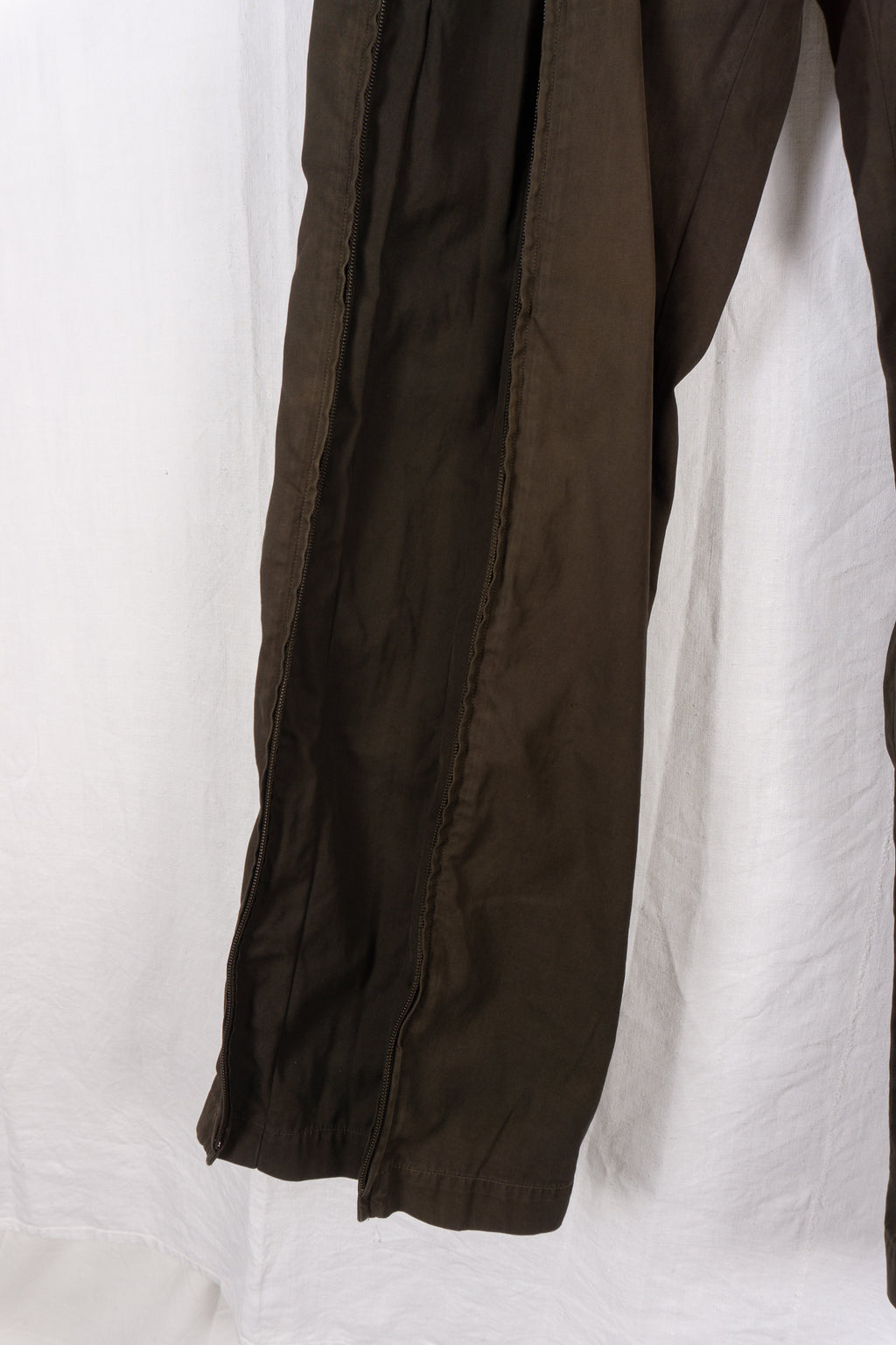 Issey Miyake Men A/W 1999 parachute pants green – waist detail | Recente Studio