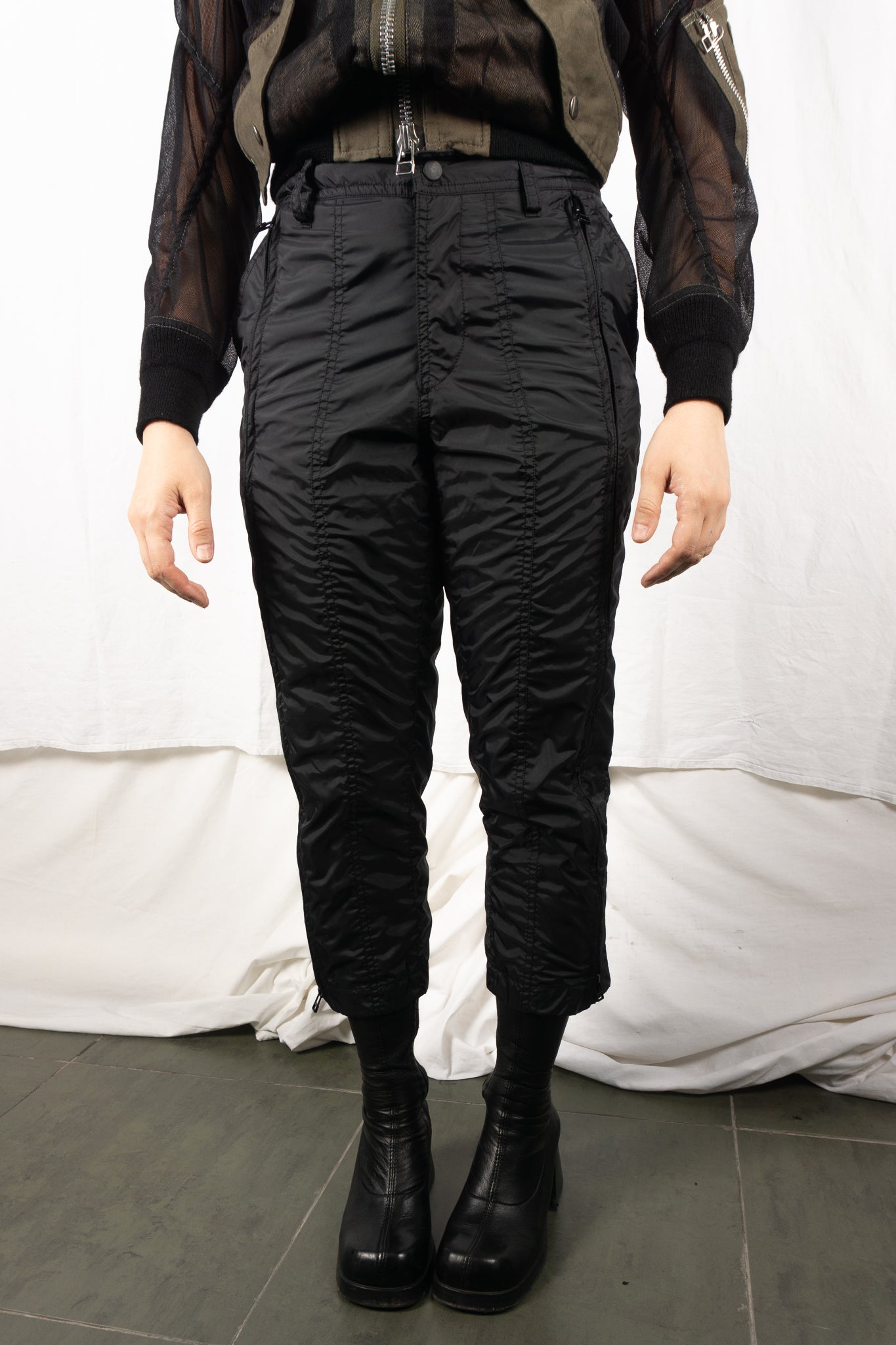 Issey Miyake 2000s parachute pants – waist detail | Recente Studio