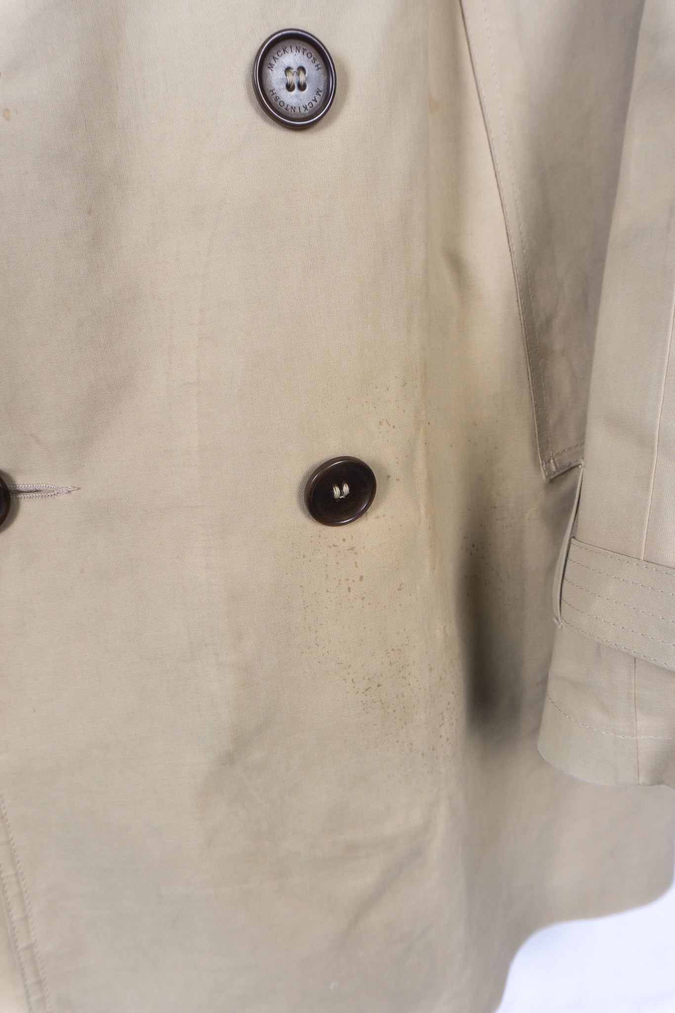 Junya Watanabe Man x Mackintosh S/S 2010 beige trench coat – condition detail 1 | Recente Studio