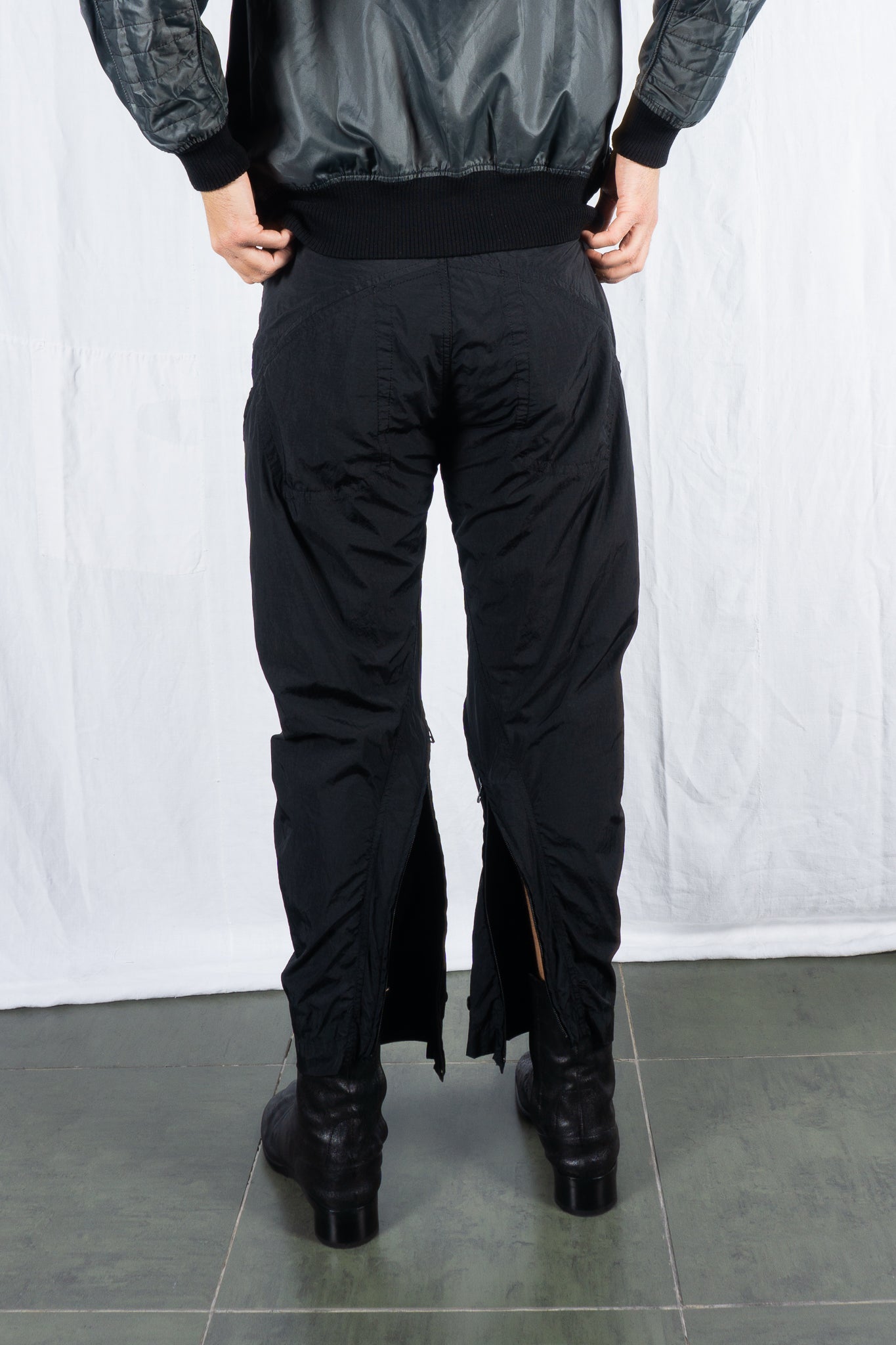 Issey Miyake Men S/S 2018 nylon zipped pants – zip detail | Recente Studio