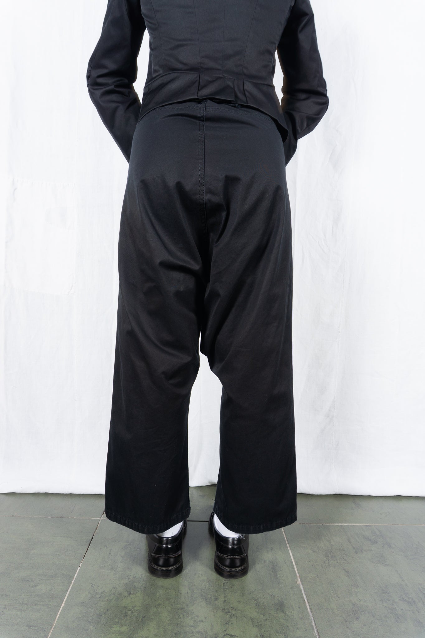 tricot Comme des Garçons SS21 low-rise pants – side view | Recente Studio