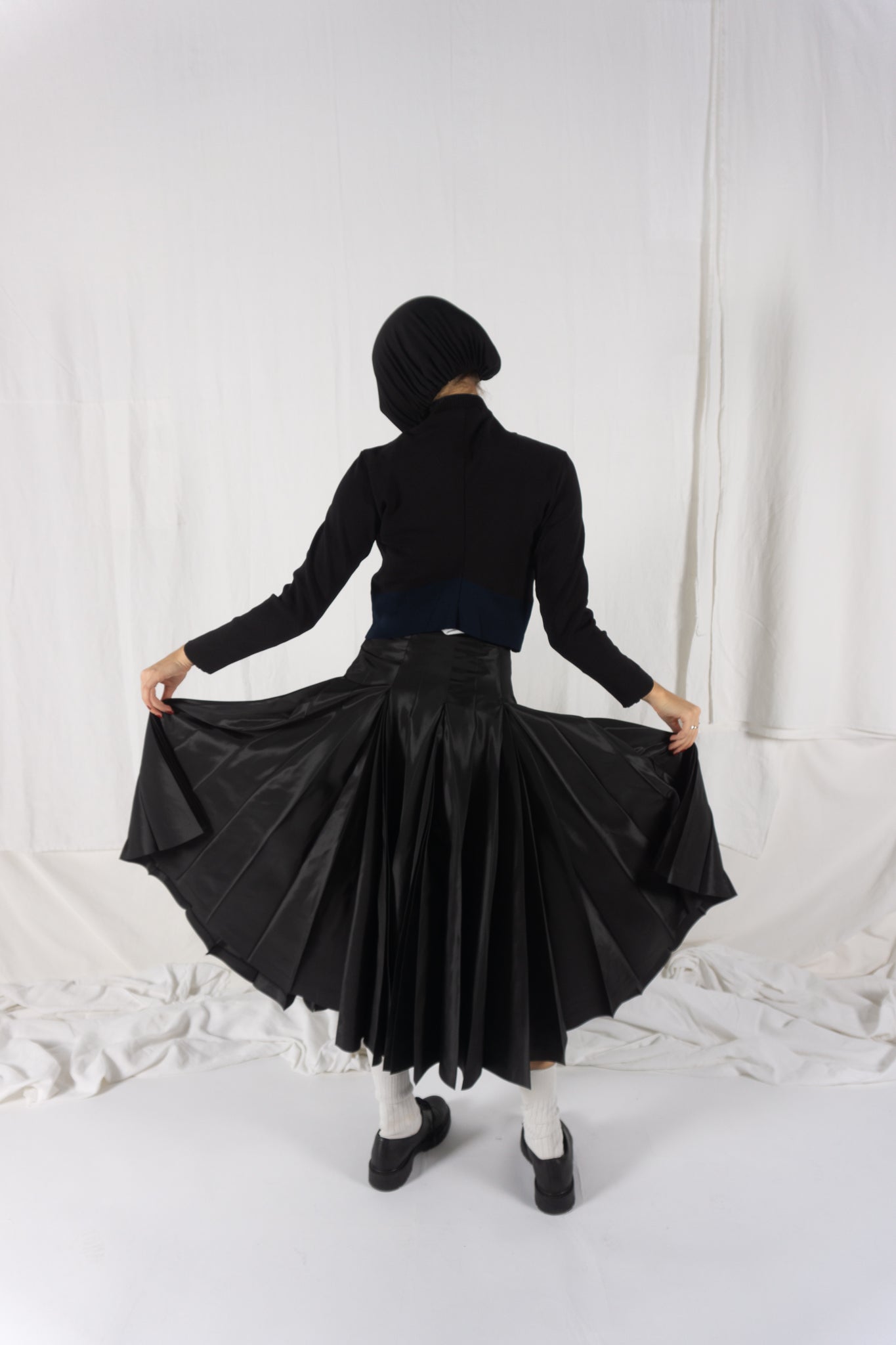Junya Watanabe A/W 1999 pleated skirt – close-up | Recente Studio