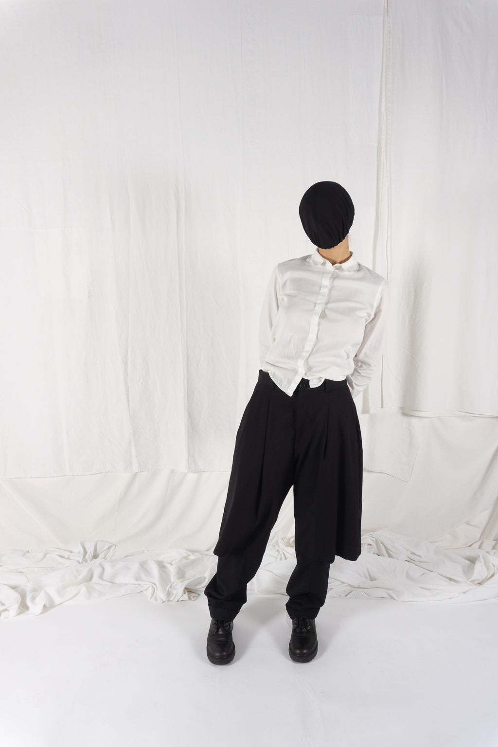 Noir Kei Ninomiya AW23 cut pants – back view | Recente Studio