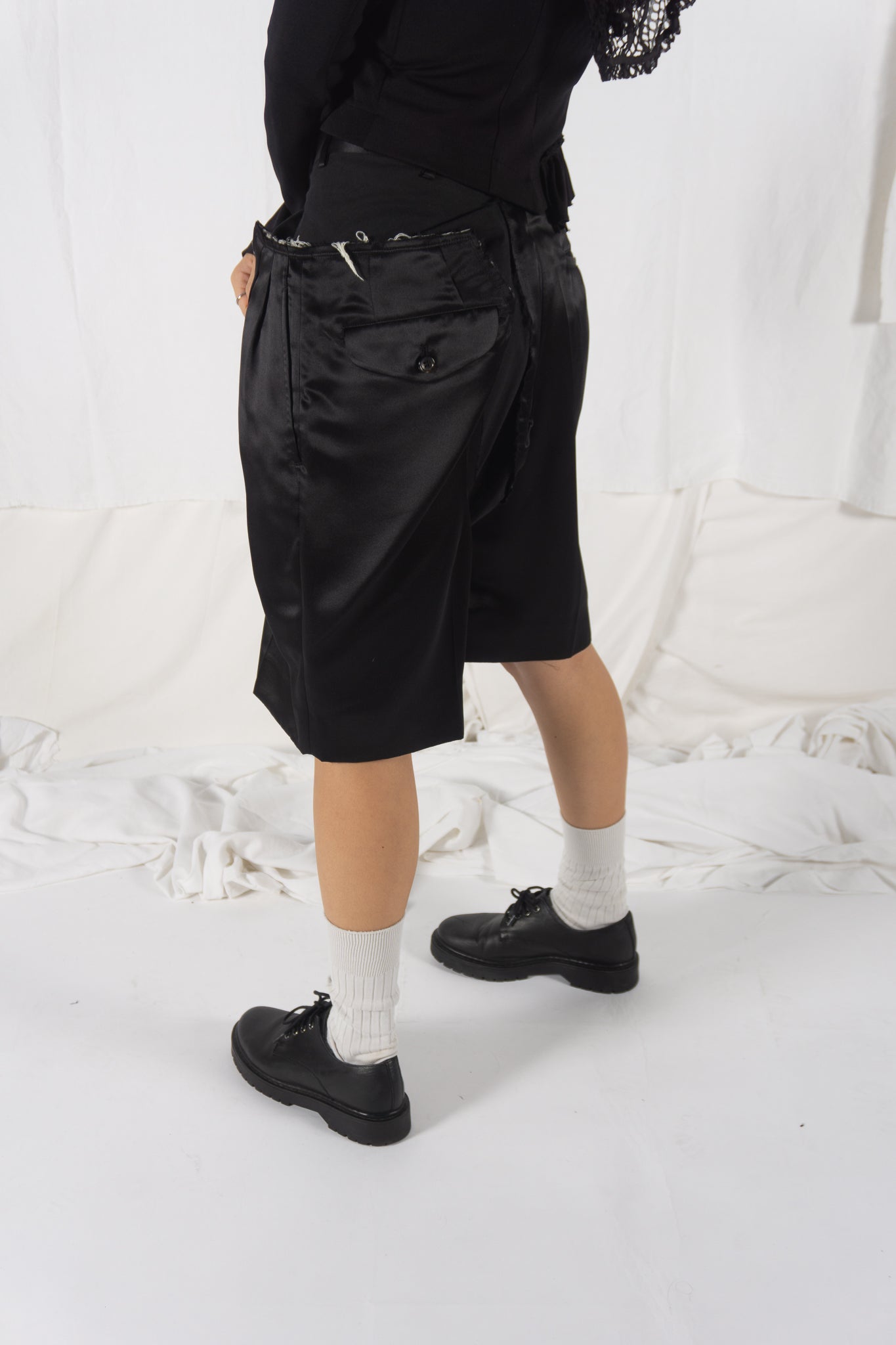 Comme des Garçons SS07 asymmetric shorts – detail view | Recente Studio