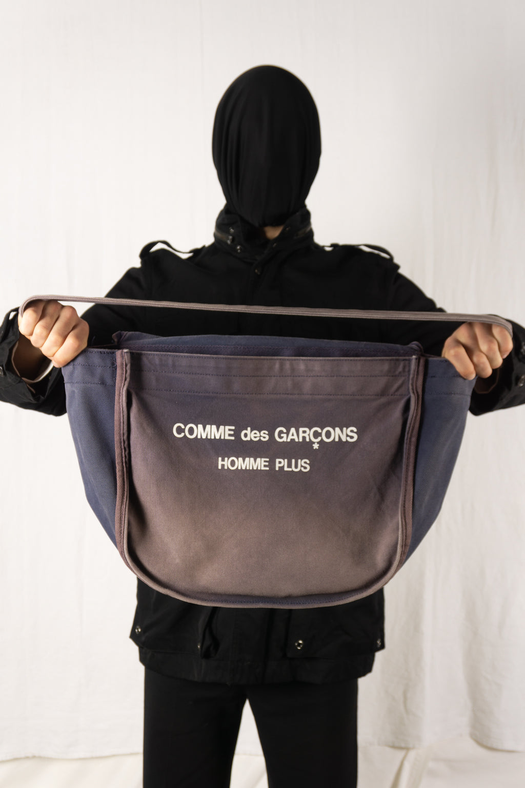 Comme des Garçons Homme Plus 2000s shoulder bag purple – detail | Recente Studio