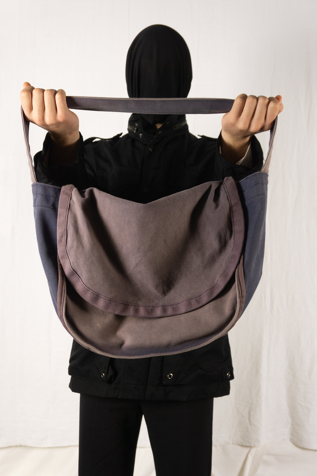 Comme des Garçons Homme Plus 2000s shoulder bag purple – close-up | Recente Studio