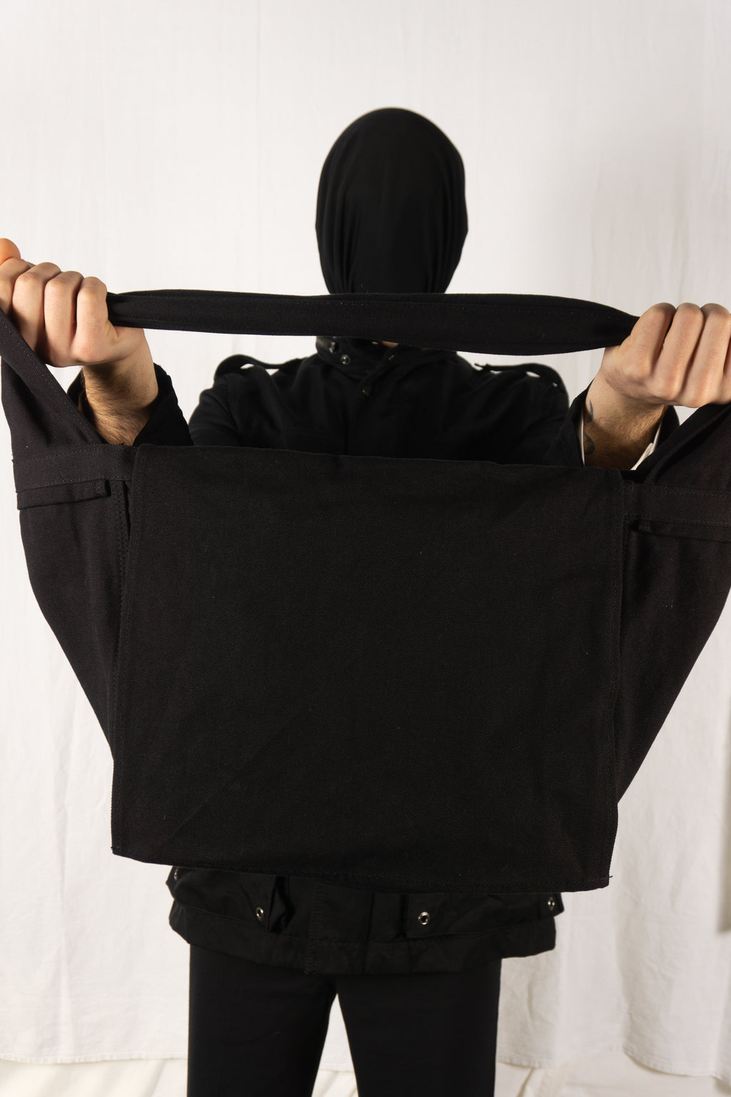 Comme des Garçons Homme Plus 2000s shoulder bag black – detail | Recente Studio