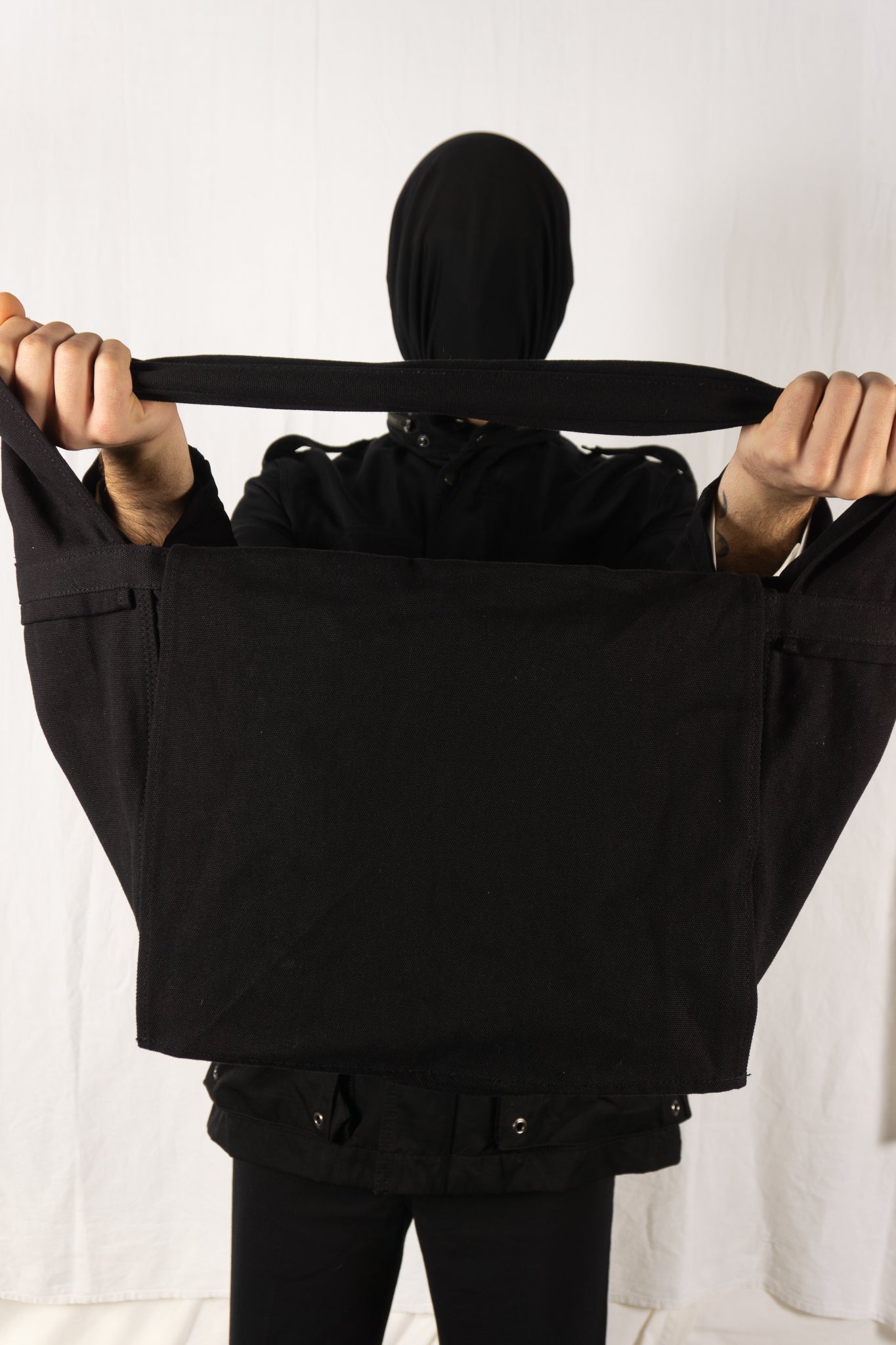 Comme des Garçons Homme Plus 2000s shoulder bag black – detail | Recente Studio