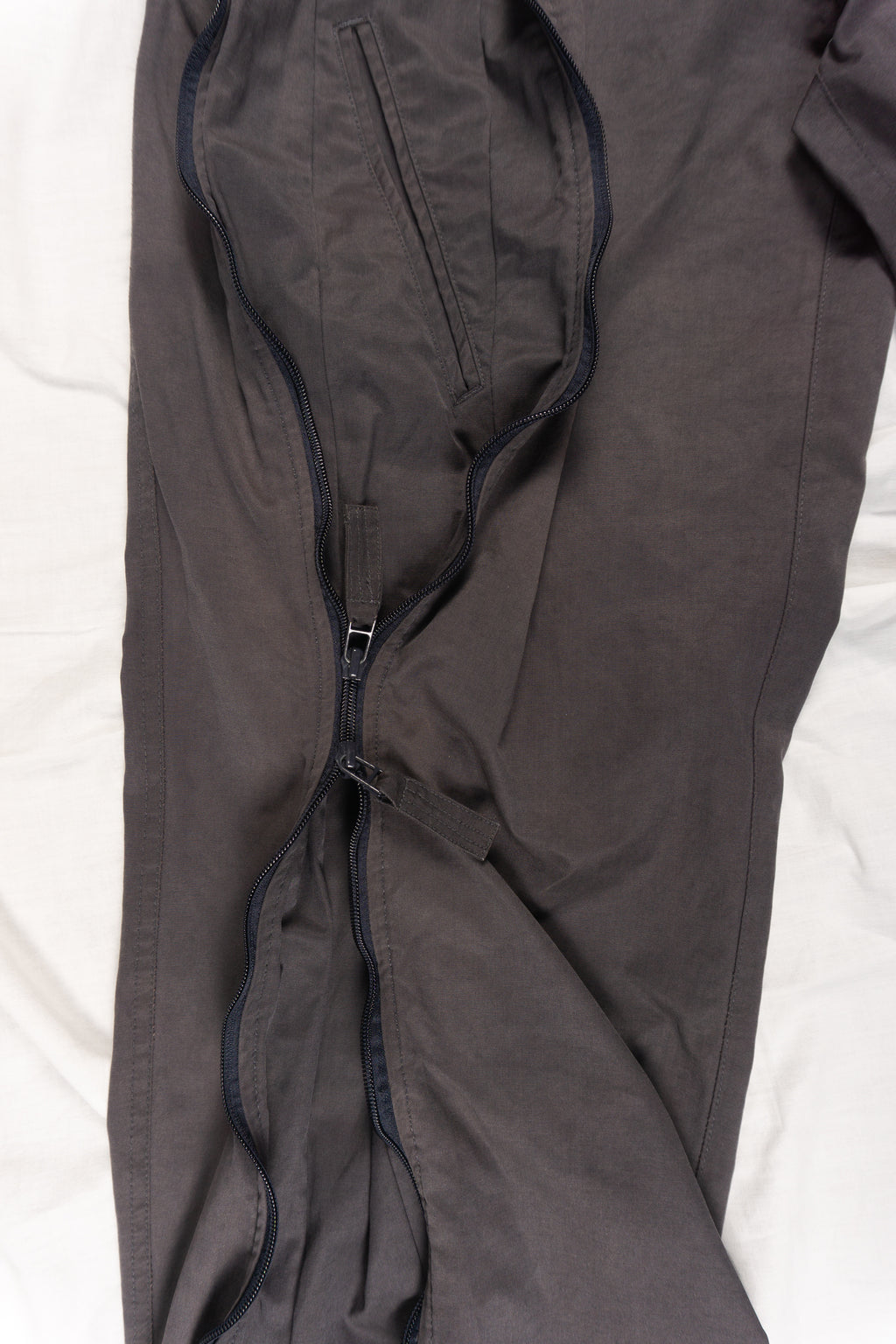Issey Miyake Men A/W 1999 parachute pants grey – waist detail | Recente Studio