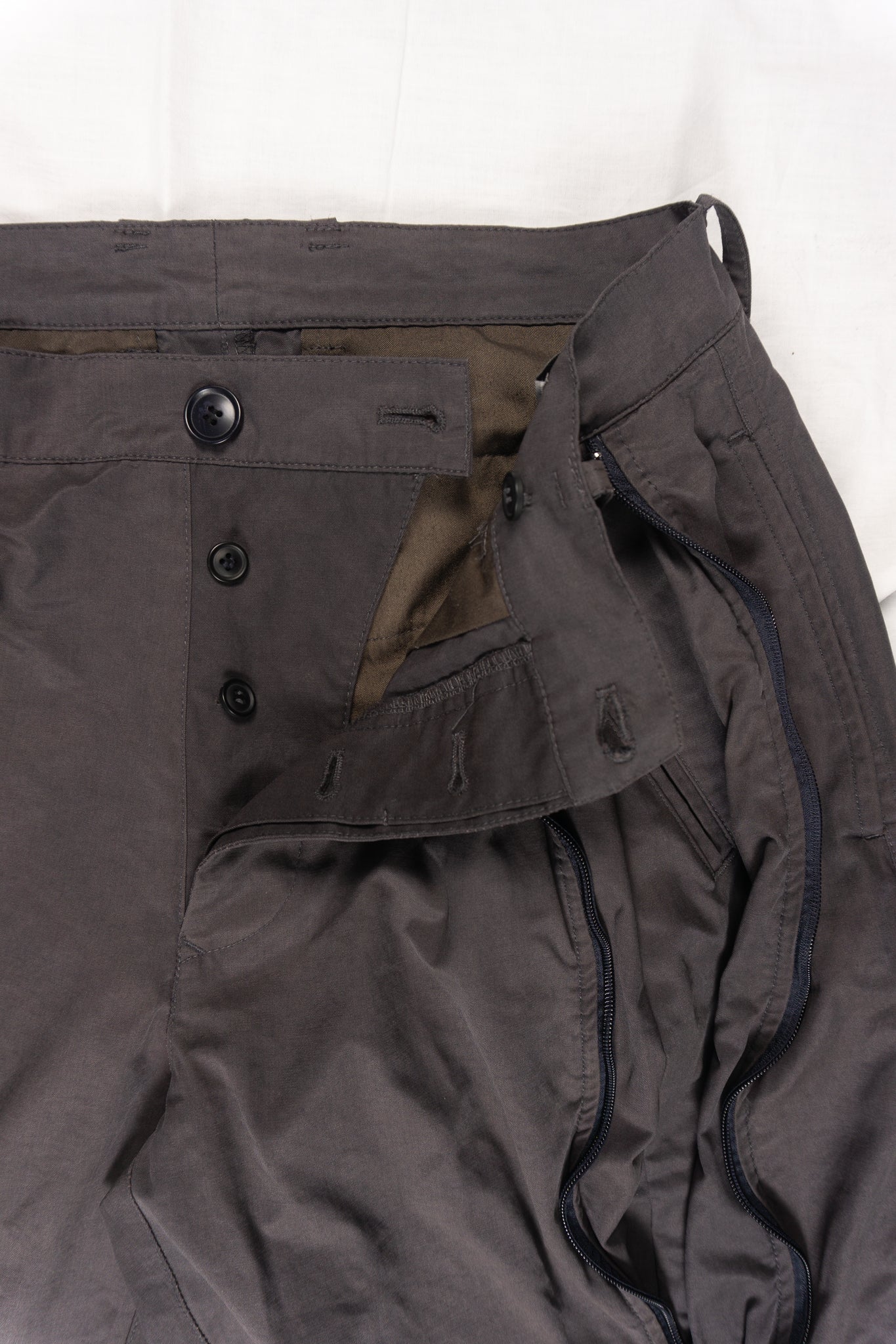 Issey Miyake Men A/W 1999 parachute pants grey – label | Recente Studio