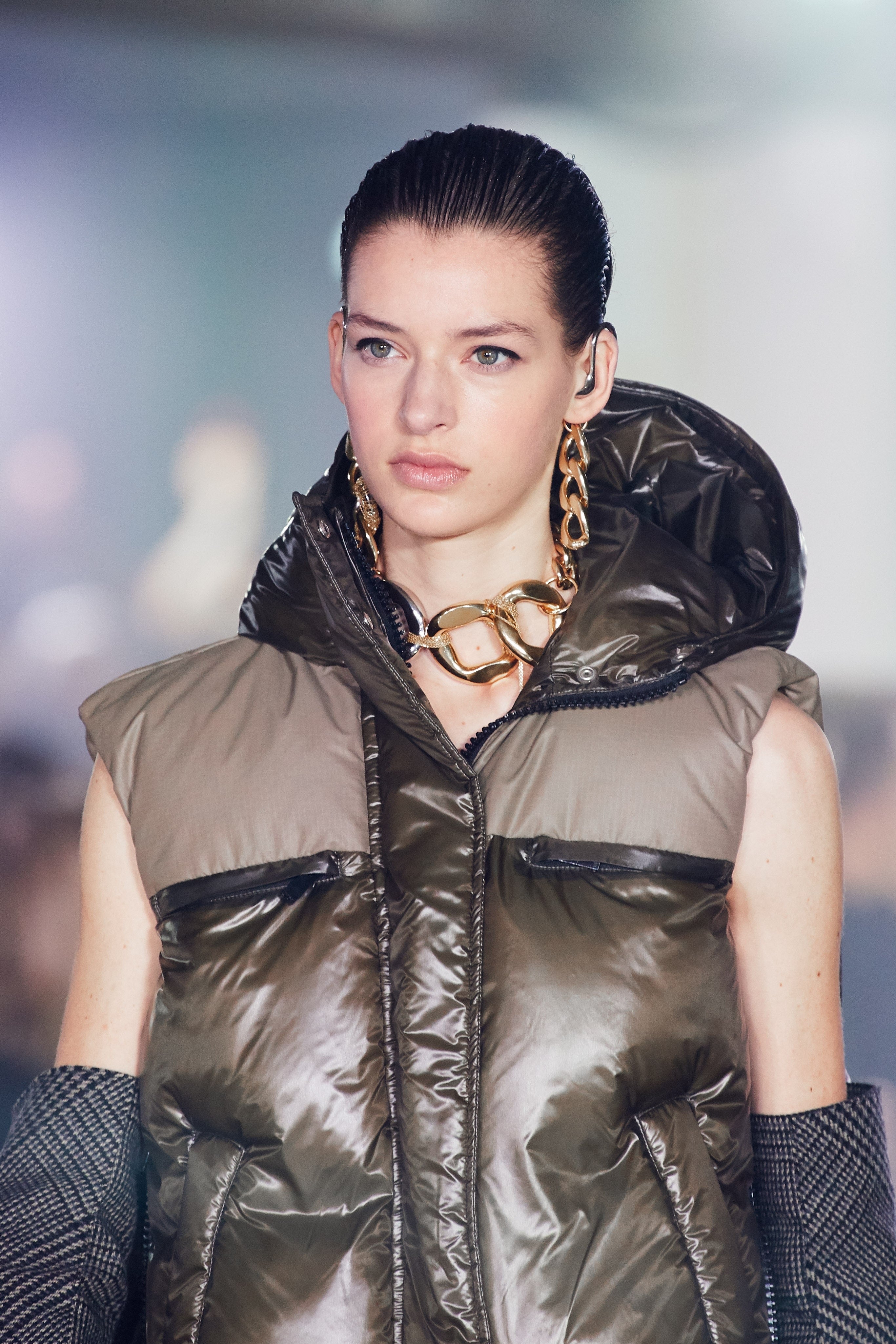 Sacai A/W 2020 sculptural necklace – metal detail | Recente Studio