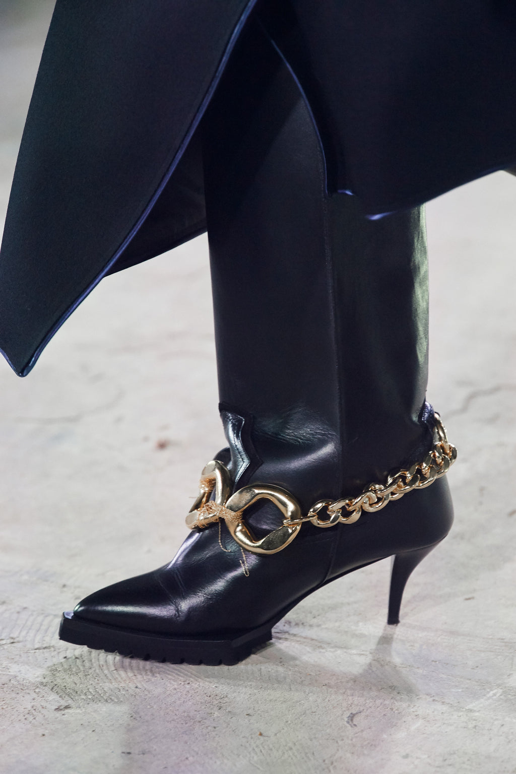 Sacai A/W 2020 sculptural necklace – close-up | Recente Studio