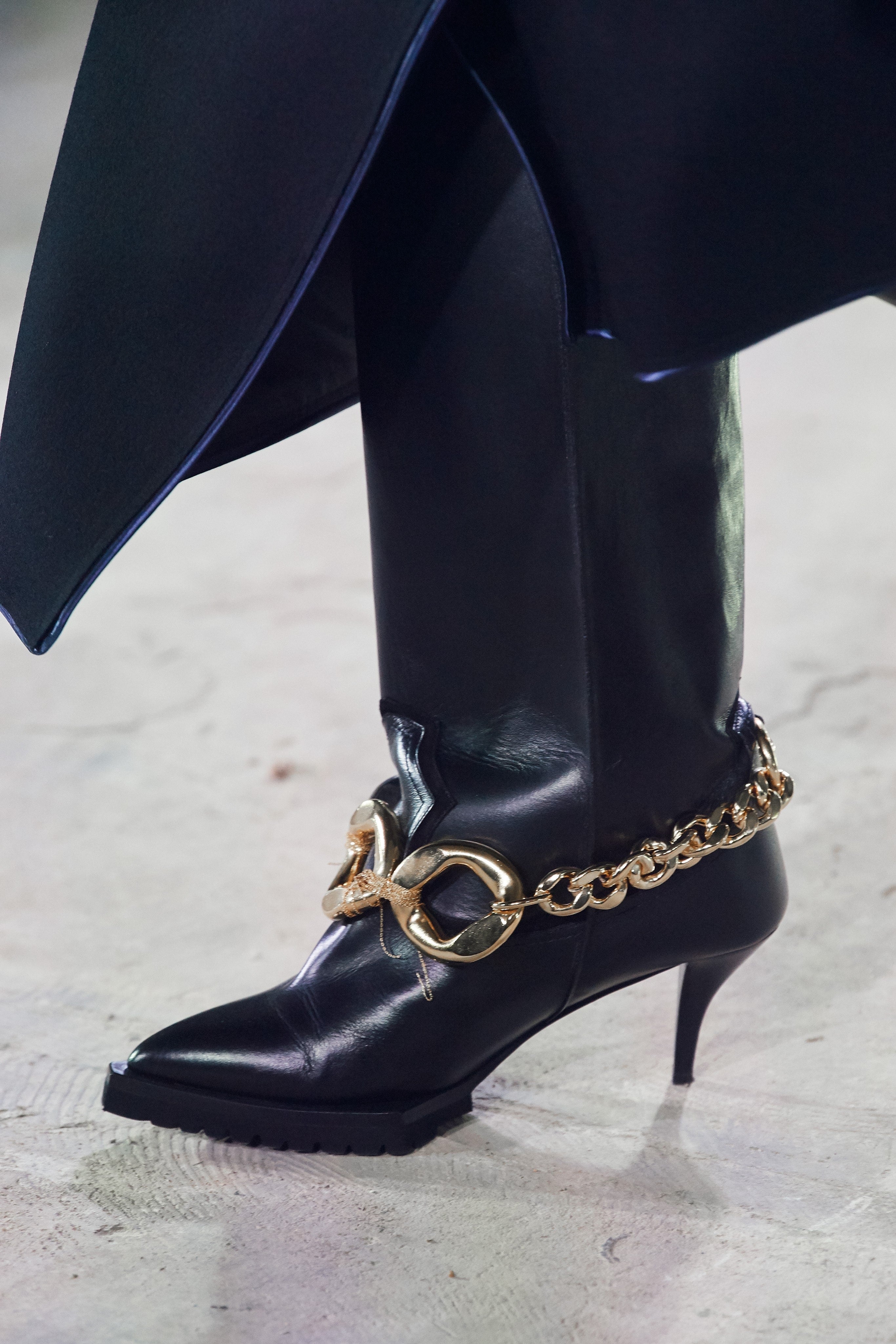 Sacai A/W 2020 sculptural necklace – close-up | Recente Studio