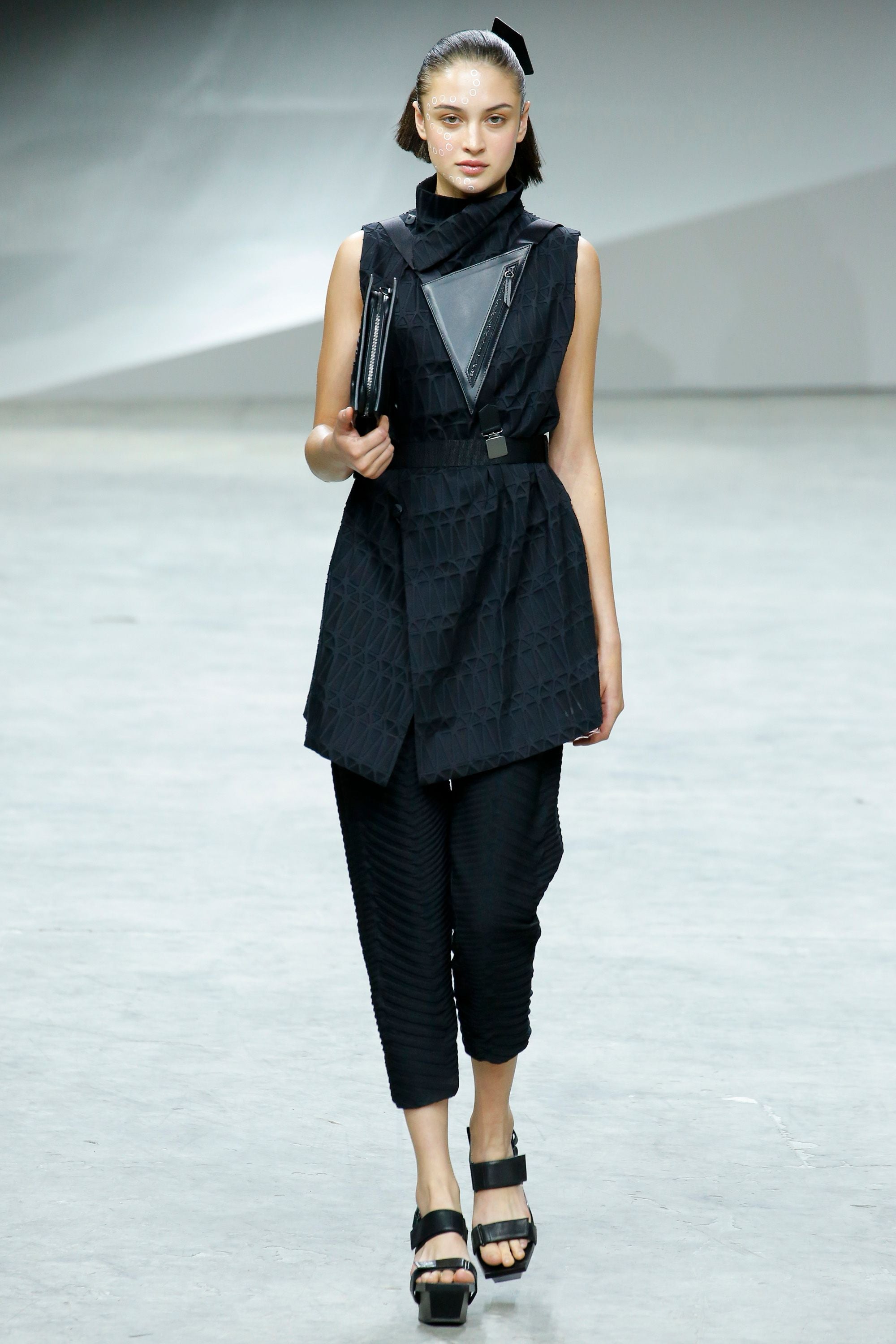 Issey Miyake SS17 sleeveless patches jacket – runway | Recente Studio