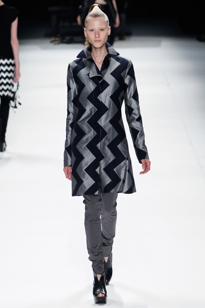 Issey Miyake A/W 2011 inserts blazer – runway | Recente Studio