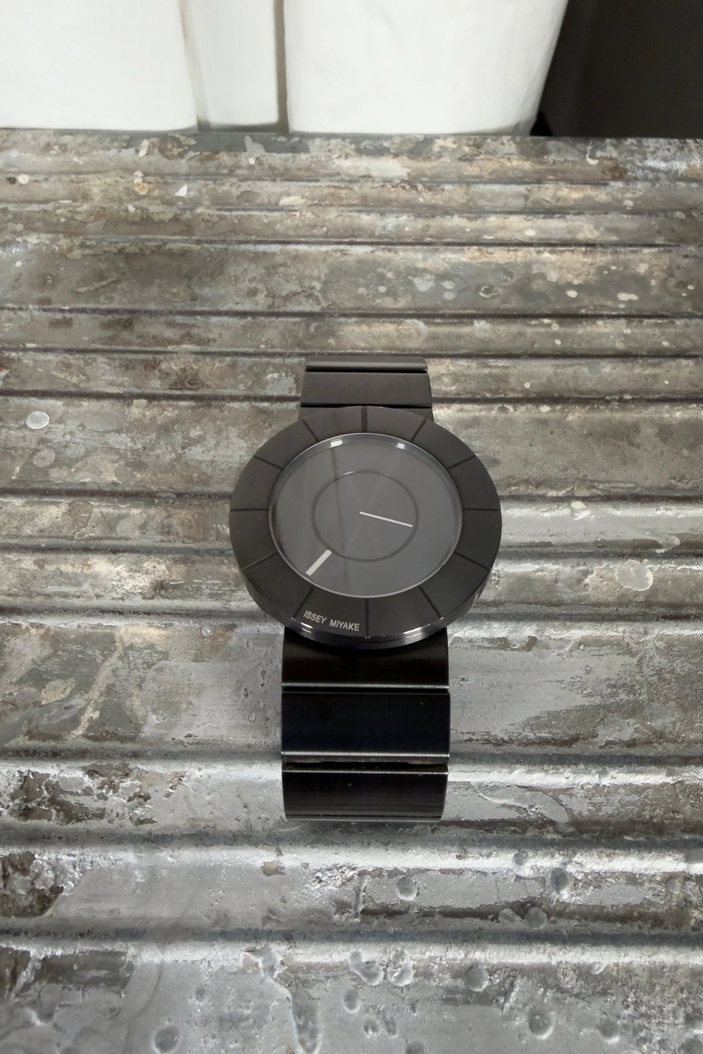 Issey Miyake 2000s TO watch black – side view | Recente Studio