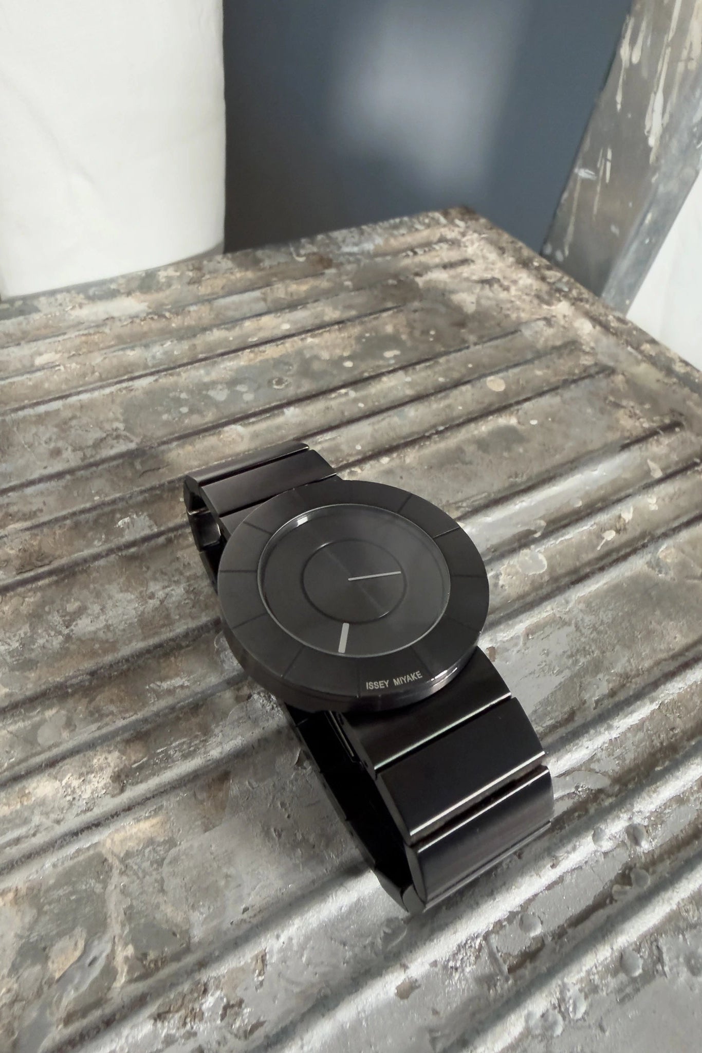 Issey Miyake 2000s TO watch – back view | Recente Studio