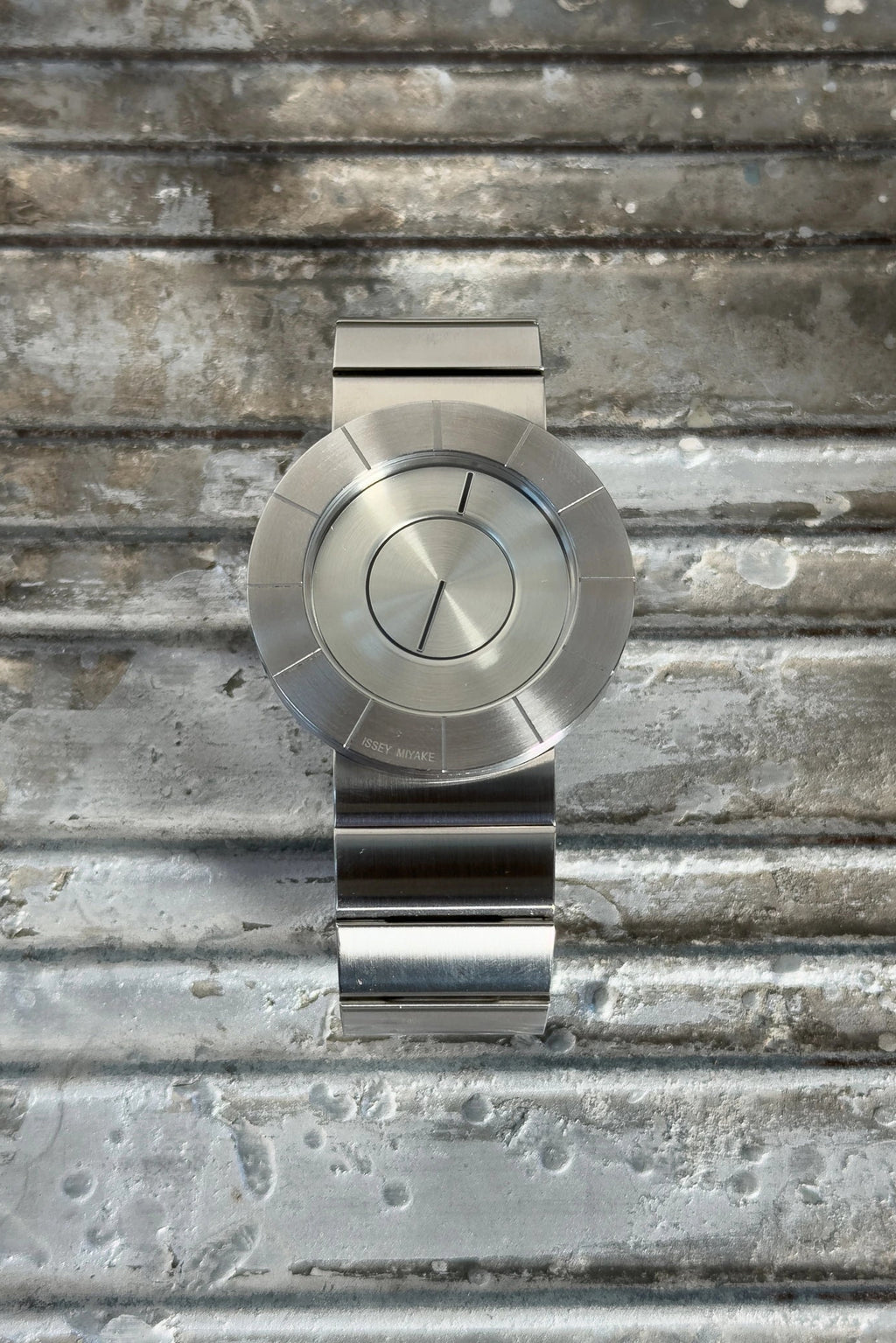 Issey Miyake TO watch silver – front view | Recente Studio