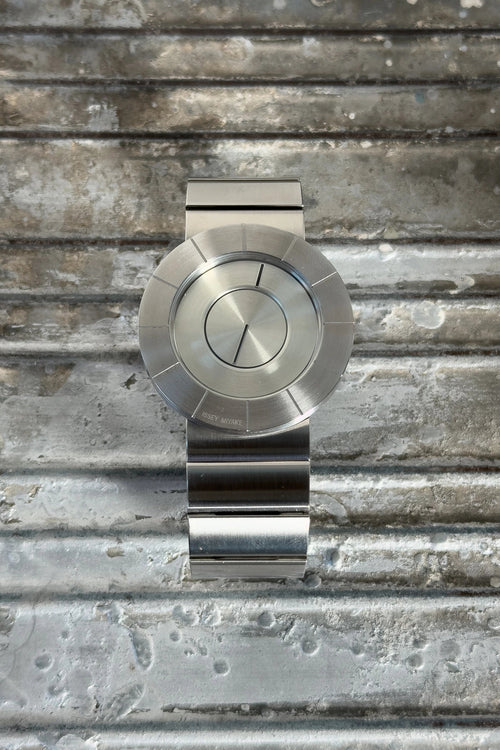 Issey Miyake TO watch silver – front view | Recente Studio