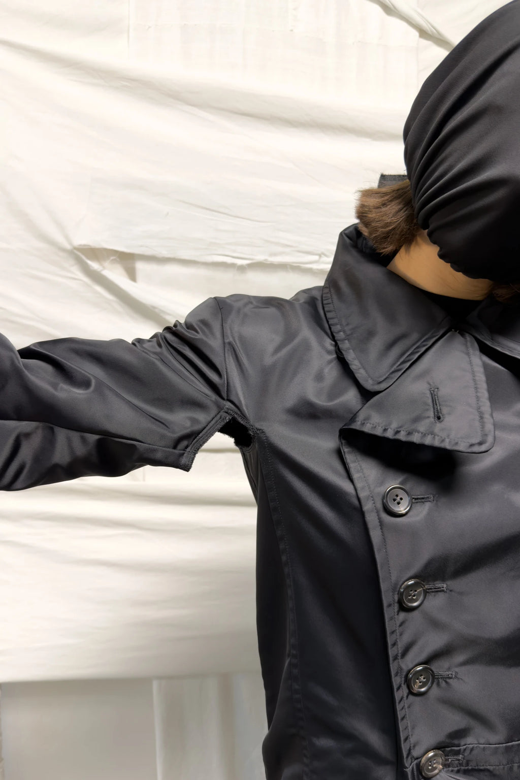 Comme des Garçons S/S 2009 deconstructed trench coat – collar and shoulder detail | Recente Studio