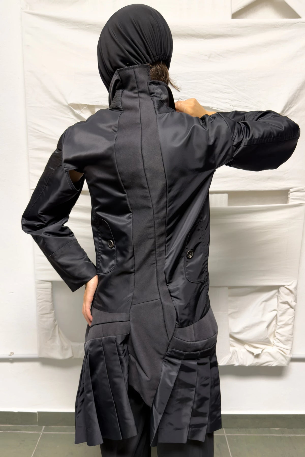 Comme des Garçons S/S 2009 deconstructed trench coat – back seam detail | Recente Studio