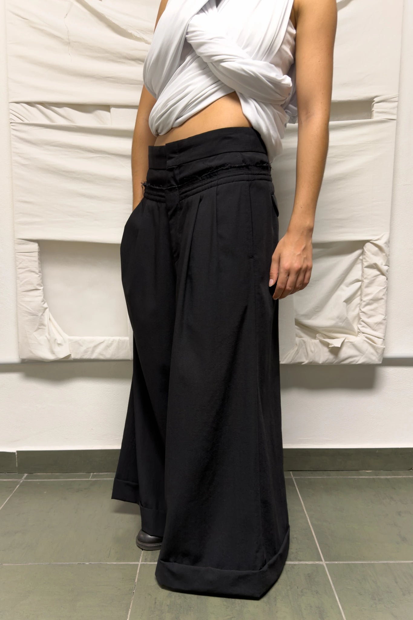 Comme des Garçons SS02 deconstructed wide pants – waist detail | Recente Studio
