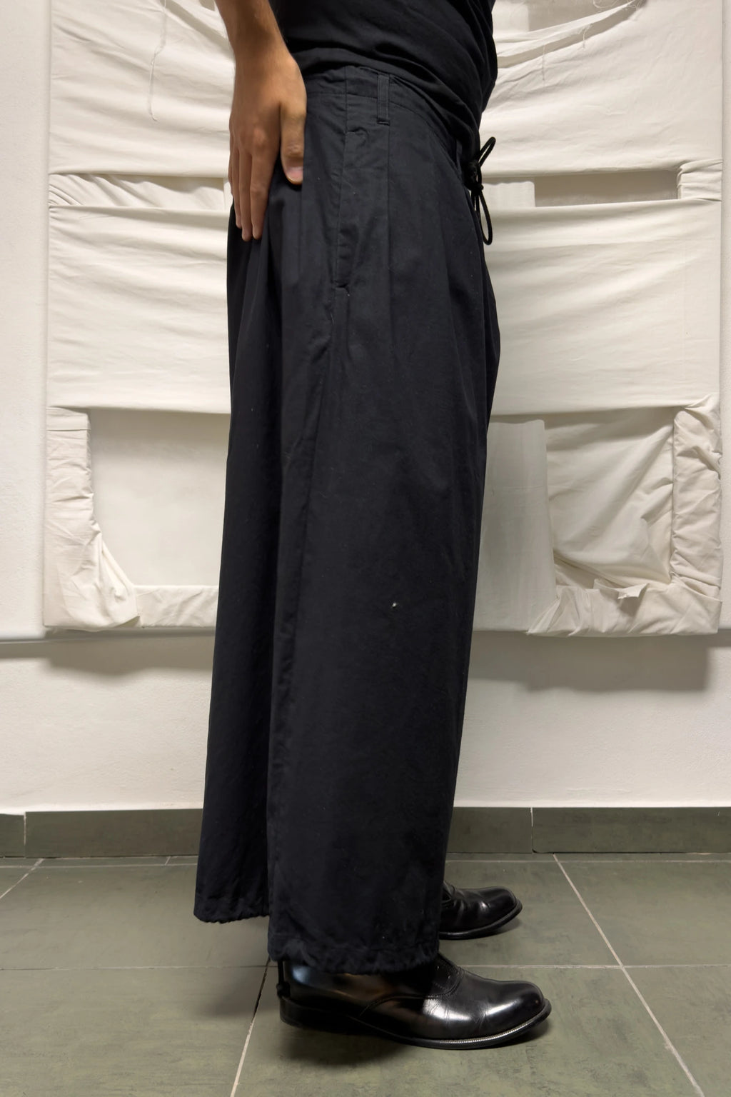 BLACK SCANDAL Yohji Yamamoto AW18 balloon pants – three-quarter view | Recente Studio