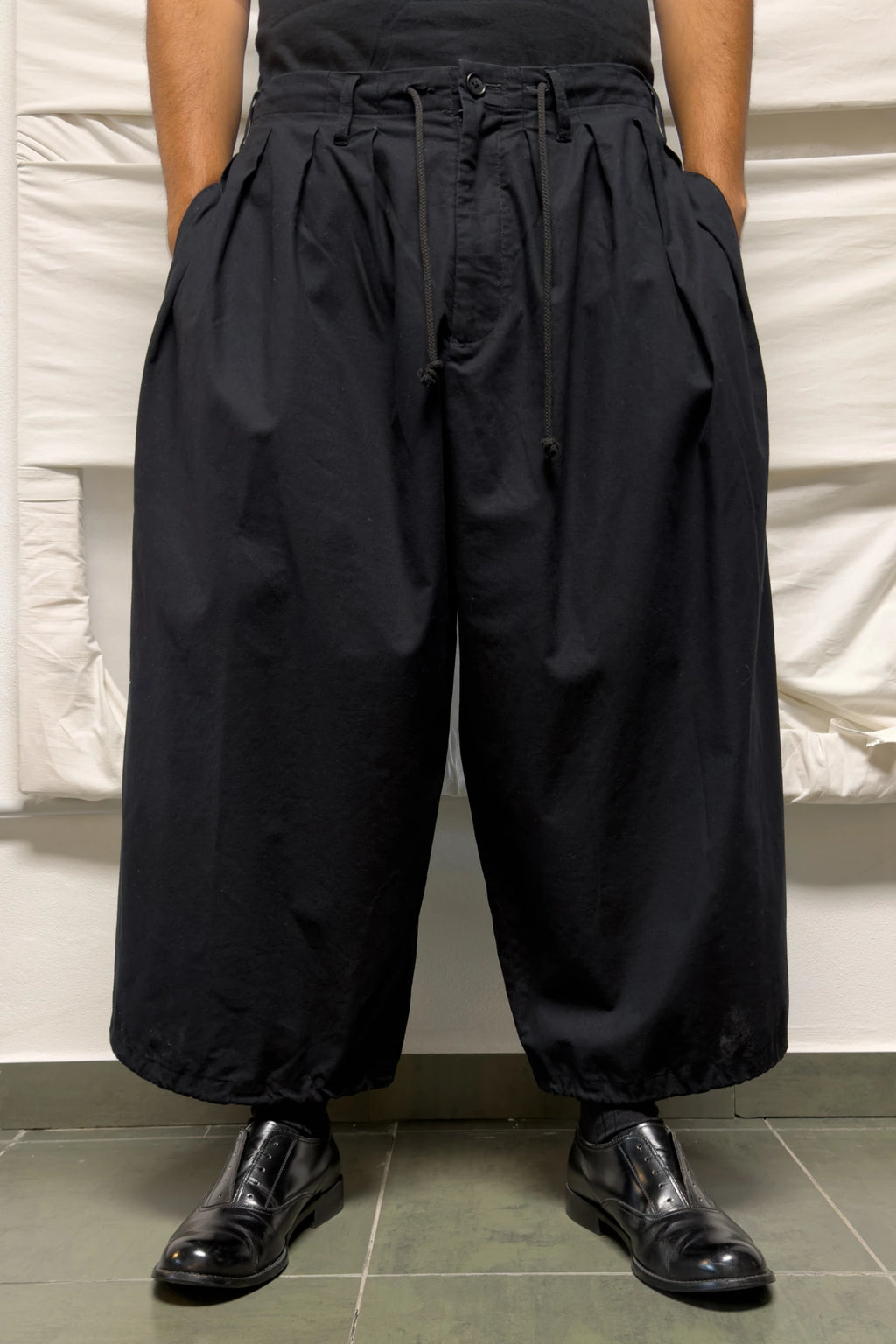 BLACK SCANDAL Yohji Yamamoto A/W 2018 balloon pants – back view | Recente Studio