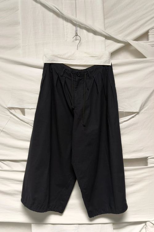 BLACK SCANDAL Yohji Yamamoto AW18 balloon pants – styled view | Recente Studio